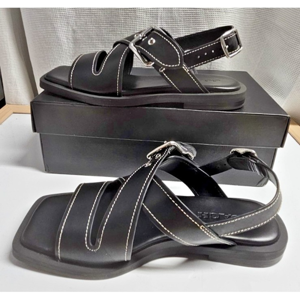 Coach Women's Archival Buckle Flat Sandal Platform Black white trim 8 B‎